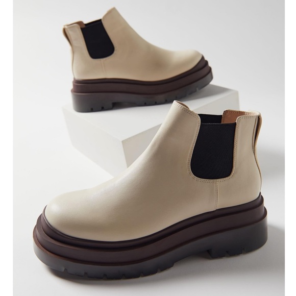 UO Chunky Chelsea Platform Boot Size 9 - Picture 4 of 13